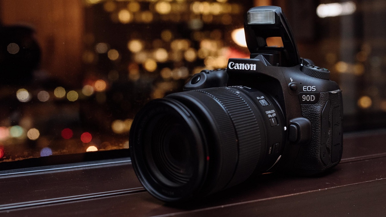 Kamera Canon Paling Bagus - Canon EOS 90D -