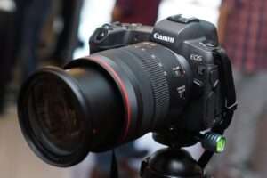 Kamera Canon Paling Bagus - Canon EOS R