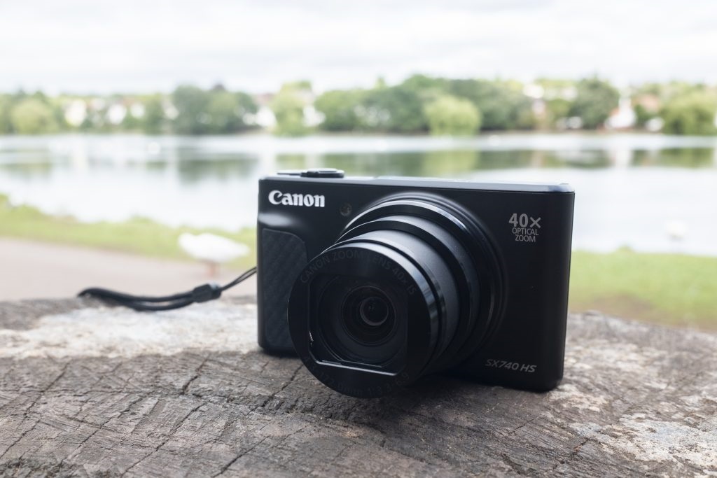 Kamera Canon Paling Bagus - Canon PowerShot SX740 HS -