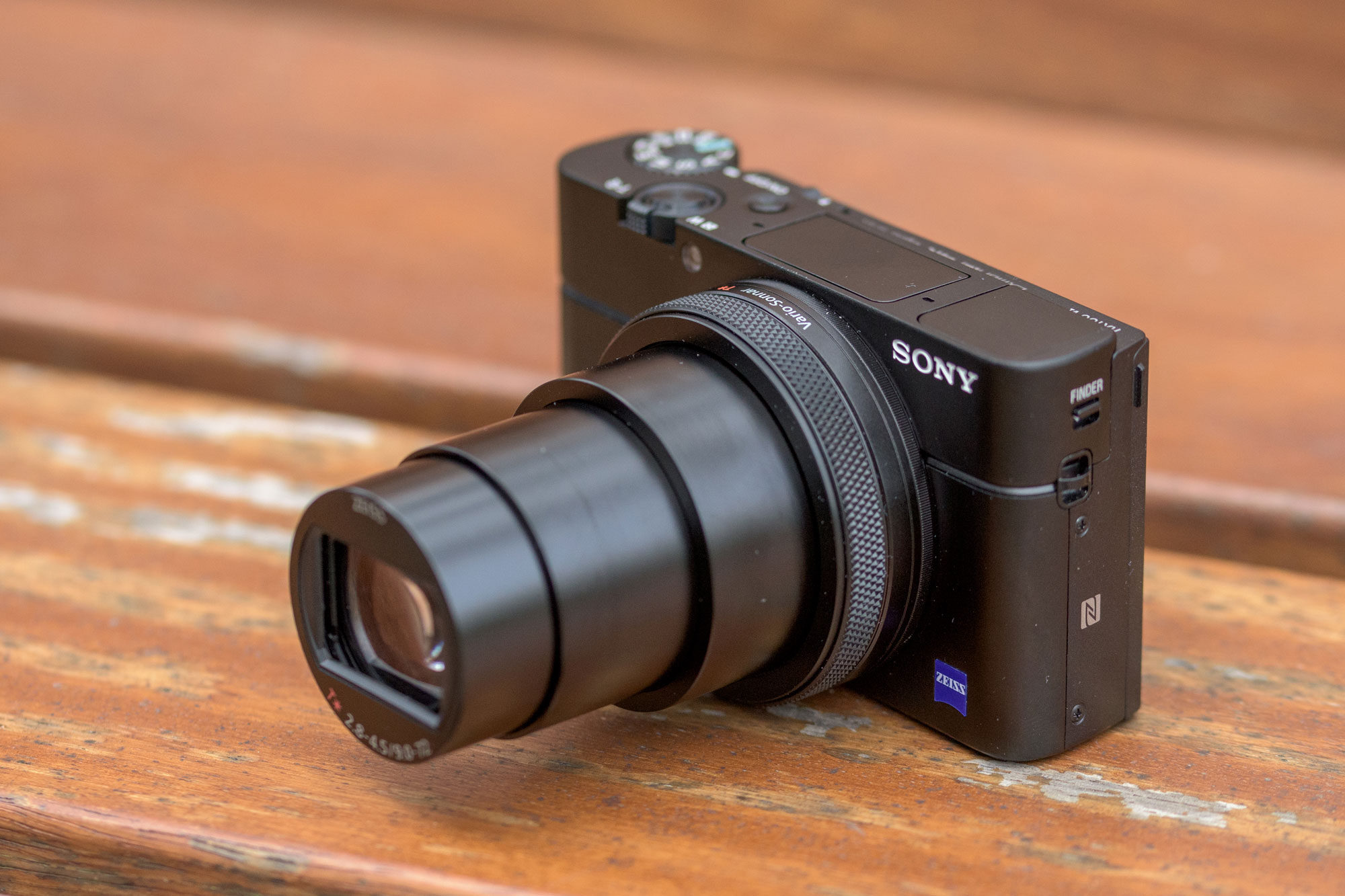 Kamera Pocket Terbaik - Sony RX100 VI