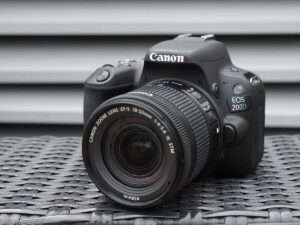 Kamera Untuk Pemula - Canon EOS 200D