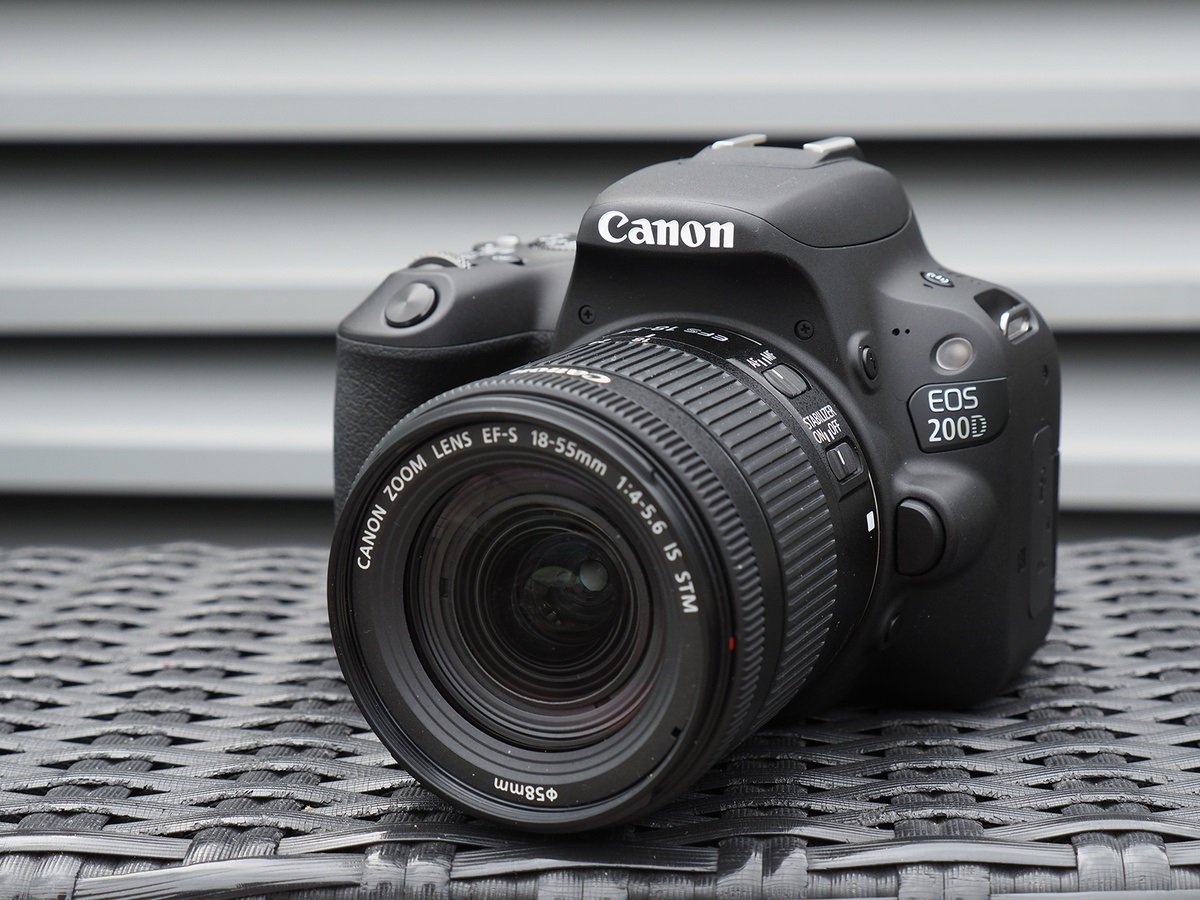 Kamera Untuk Pemula - Canon EOS 200D