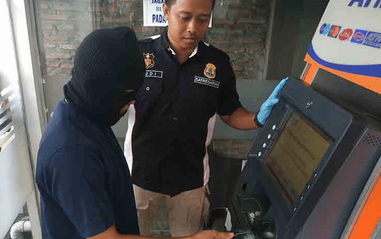 Pembobol ATM Dengan Modus Tukar Kartu Beraksi di Sidoarjo, Seketika Langsung Dapat Rp62 Juta